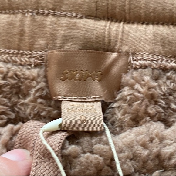 NWT SKIMS Teddy Pants Sherpa Jogger Tigers Eye Small - Picture 6 of 14